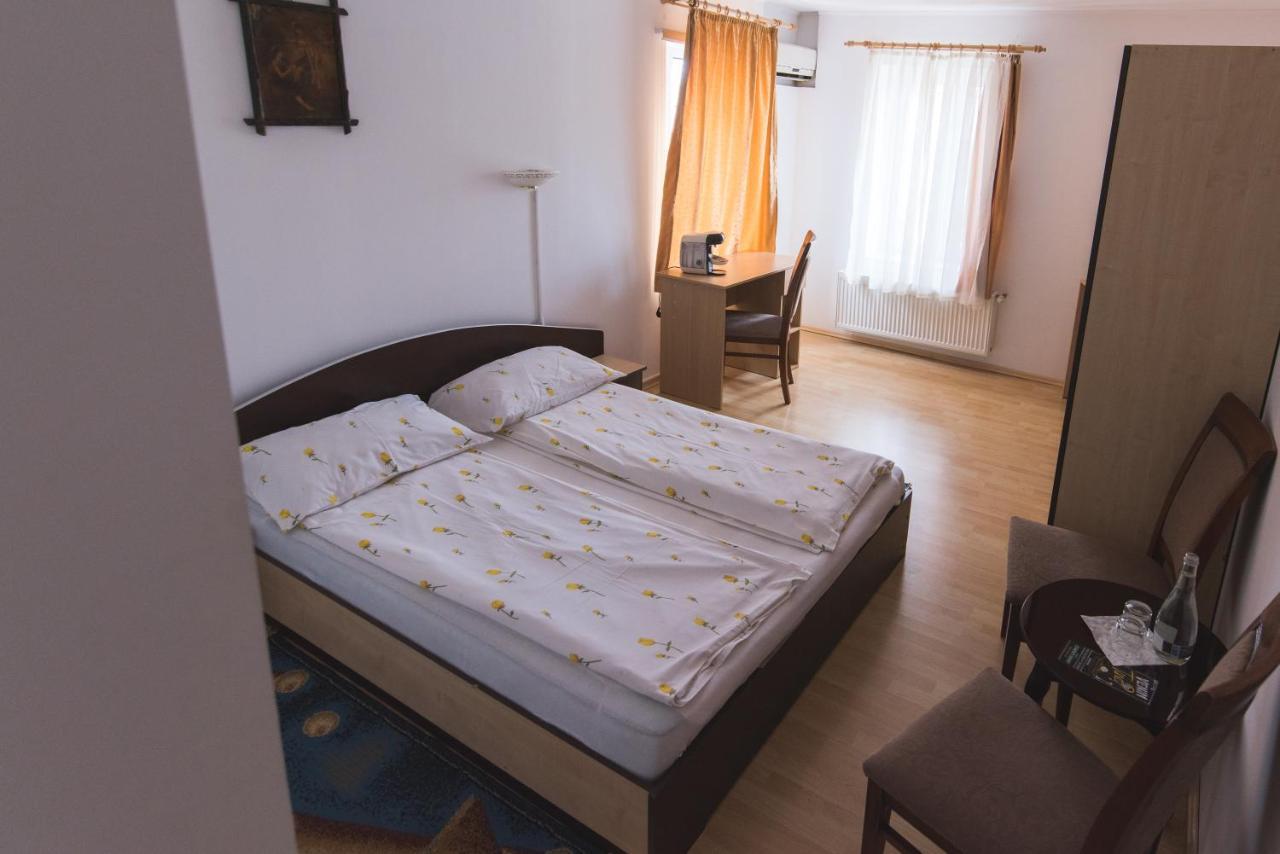 Casa La Fayette Hotel Timisoara Ngoại thất bức ảnh